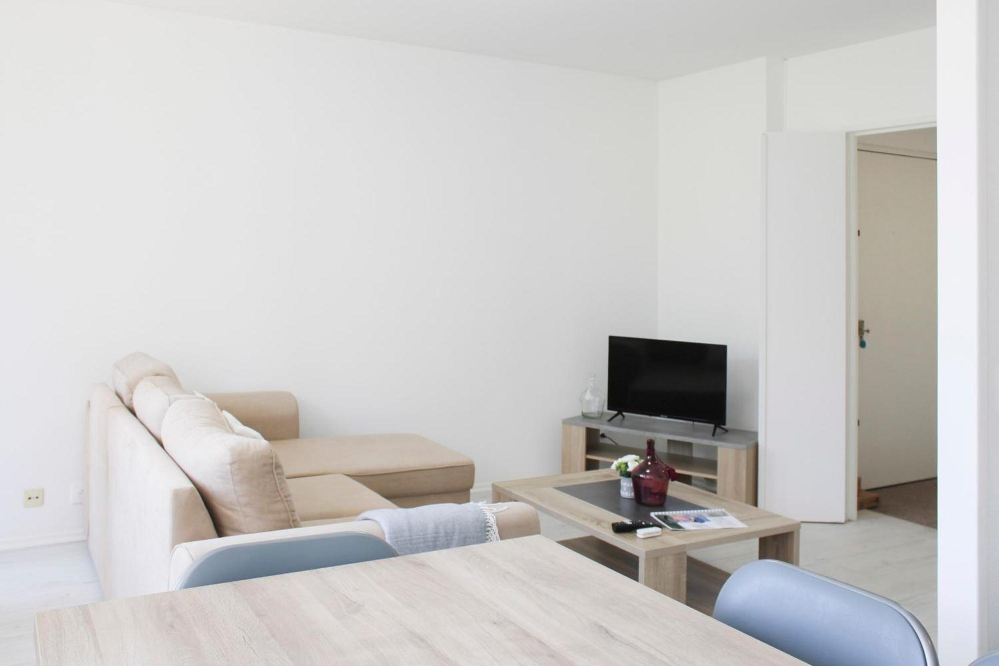 Charming T3 With Two Balconies In * Bagnolet