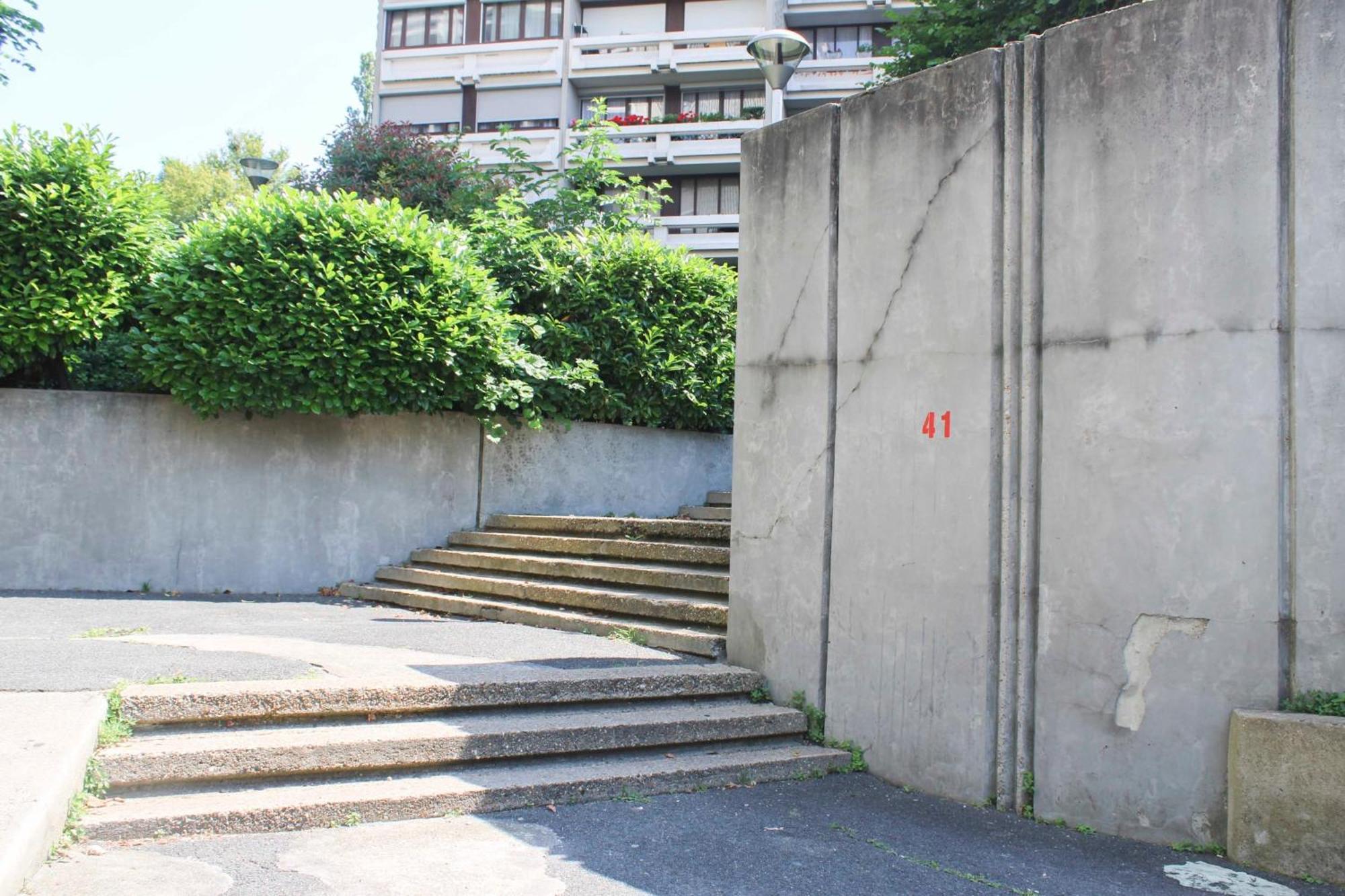 Charming T3 With Two Balconies In Bagnolet