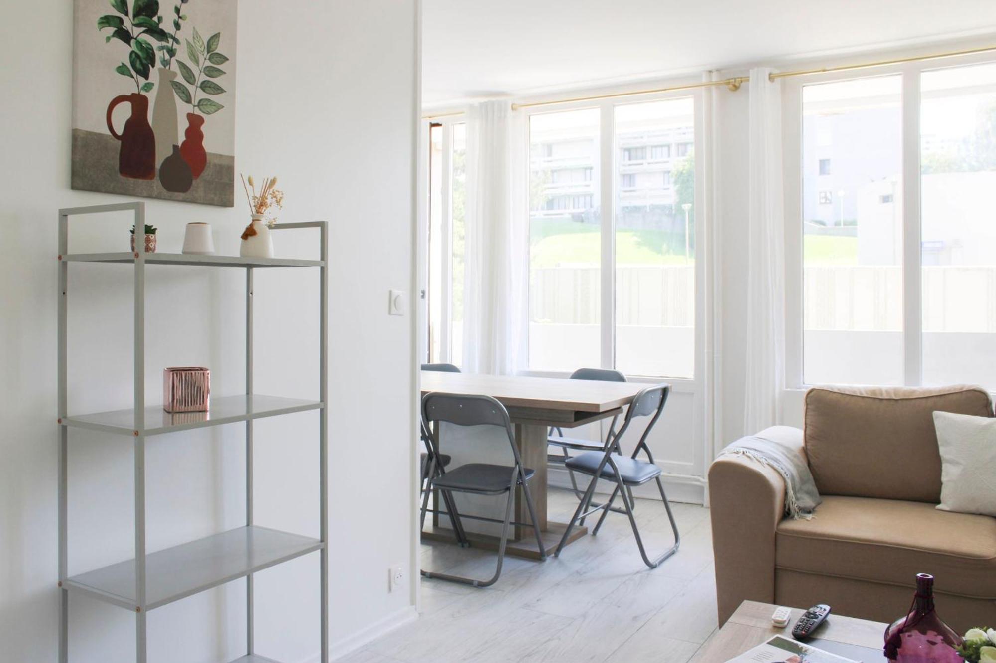Charming T3 With Two Balconies In Apartment *